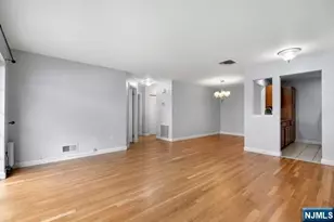 400 Crown Ct 581, Edgewater, NJ 07020 - Photo 5