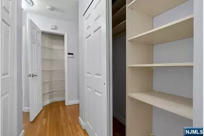 400 Crown Court 581 #581, Edgewater, NJ 07020 - Photo 23