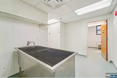 600 Kennedy Boulevard 1 #1, Union City, NJ 07087 - Photo 17