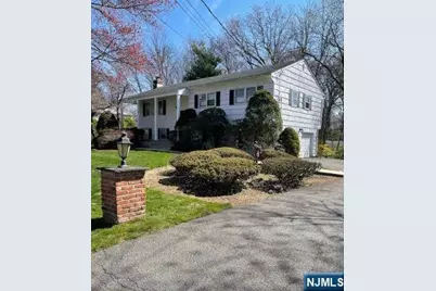 482 Tulane Court, Paramus, NJ 07652 - Photo 3