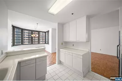 100 Carlyle Drive 10B-South #10B-South, Cliffside Park, NJ 07010 - Photo 9