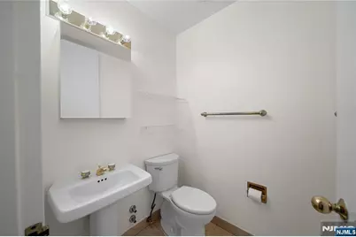 100 Carlyle Drive 10B-South #10B-South, Cliffside Park, NJ 07010 - Photo 11