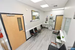 504 Hamburg Turnpike 105B, Wayne, NJ 07470 - Photo 9