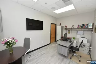 504 Hamburg Turnpike 105B, Wayne, NJ 07470 - Photo 17