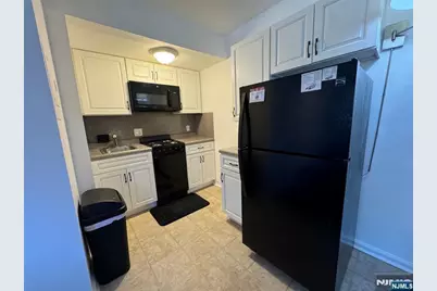 411 Park 2J #2J, Fort Lee, NJ 07024 - Photo 3
