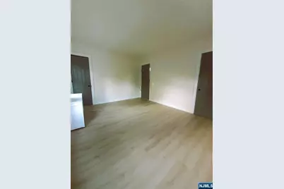 213 Elm Avenue 2Fl #2Fl, Teaneck Township, NJ 07666 - Photo 9