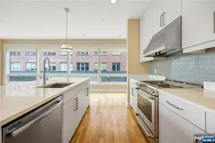 15 Somerset Ln 101, Edgewater, NJ 07020 - Photo 3
