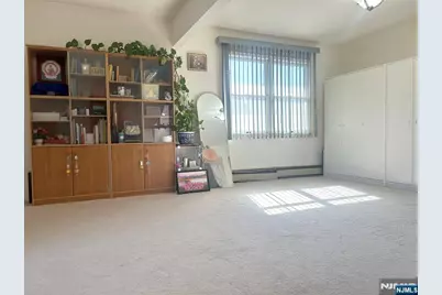 525 Stuyvesant Avenue, Lyndhurst Township, NJ 07071 - Photo 23