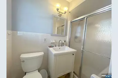 525 Stuyvesant Avenue, Lyndhurst Township, NJ 07071 - Photo 15