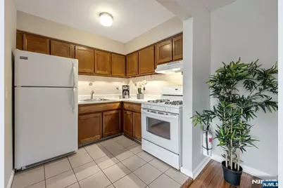 565 Grove Street 10 #10, Clifton, NJ 07013 - Photo 15