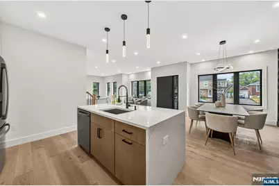 887 Linden Avenue, Ridgefield, NJ 07657 - Photo 17