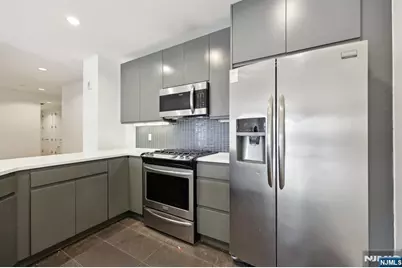 1 Executive 201 #201, Fort Lee, NJ 07024 - Photo 29