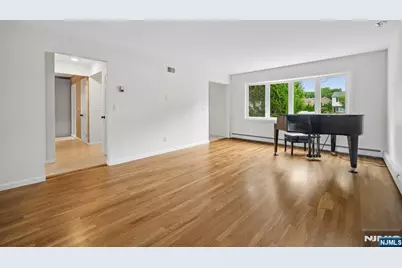 6 Aster Court, Paramus, NJ 07652 - Photo 3