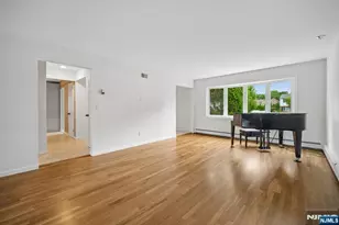 6 Aster Ct, Paramus, NJ 07652 - Photo 3
