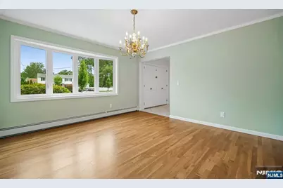 6 Aster Court, Paramus, NJ 07652 - Photo 9