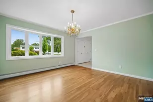 6 Aster Ct, Paramus, NJ 07652 - Photo 9