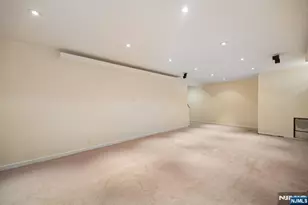 6 Aster Ct, Paramus, NJ 07652 - Photo 25