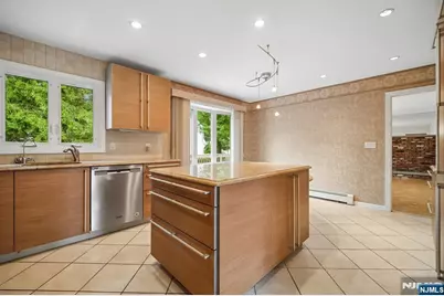 6 Aster Court, Paramus, NJ 07652 - Photo 7