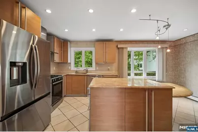 6 Aster Court, Paramus, NJ 07652 - Photo 5