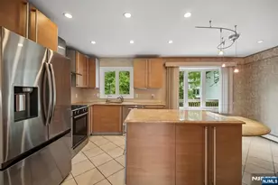 6 Aster Ct, Paramus, NJ 07652 - Photo 5