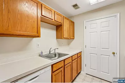 1059 Chedworth Circle 1059 #1059, Mahwah, NJ 07430 - Photo 11