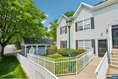 1059 Chedworth Circle 1059 #1059, Mahwah, NJ 07430 - Photo 3