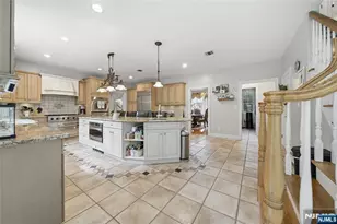 43 Walsh Dr, Mahwah, NJ 07430 - Photo 9