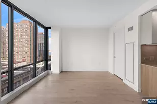 151 Bay Street 2101, Jersey City, NJ 07302 - Photo 3