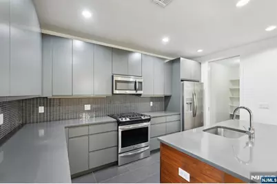 1 Executive 605 #605, Fort Lee, NJ 07024 - Photo 37