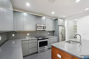 1 Executive 605, Fort Lee, NJ 07024 - Photo 37