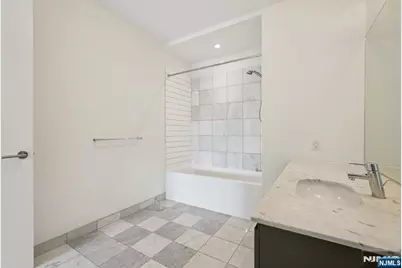 1 Executive 605 #605, Fort Lee, NJ 07024 - Photo 47