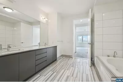 1 Executive 605 #605, Fort Lee, NJ 07024 - Photo 45