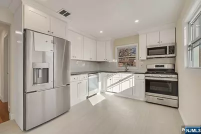 13 Casta Lane 2 #2, Edgewater, NJ 07020 - Photo 3