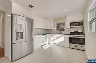 13 Casta Ln 2, Edgewater, NJ 07020 - Photo 3