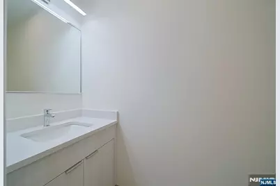 401 E Central Boulevard 2E #2E, Palisades Park, NJ 07650 - Photo 9