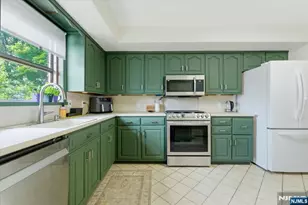 18 Hudson St, Nutley, NJ 07110 - Photo 7