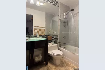 402 Williams Court U402 #U402, Edgewater, NJ 07020 - Photo 5