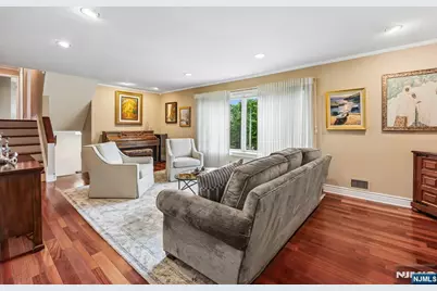 17 Stonewall Drive, Livingston, NJ 07039 - Photo 5