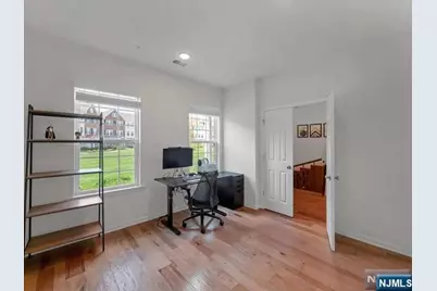 12 Litchfield Lane, Fair Lawn, NJ 07410 - Photo 9