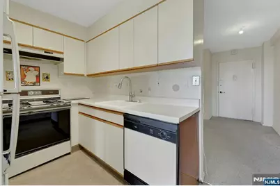 2000 Linwood Avenue 15 H #15 H, Fort Lee, NJ 07024 - Photo 23