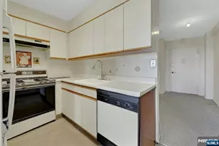 2000 Linwood Ave 15 H, Fort Lee, NJ 07024 - Photo 23