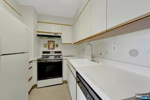 2000 Linwood Ave 15 H, Fort Lee, NJ 07024 - Photo 25