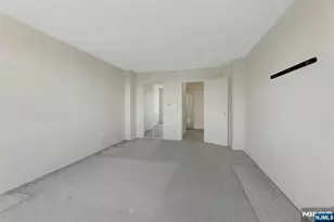 2000 Linwood Ave 15 H, Fort Lee, NJ 07024 - Photo 33