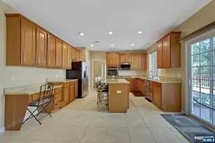 81 Lafayette Cir, Totowa, NJ 07512 - Photo 11