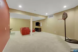 81 Lafayette Cir, Totowa, NJ 07512 - Photo 33