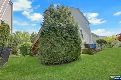 81 Lafayette Circle, Totowa, NJ 07512 - Photo 49