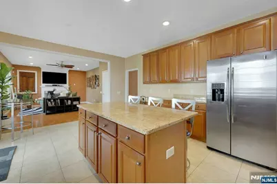 81 Lafayette Circle, Totowa, NJ 07512 - Photo 17