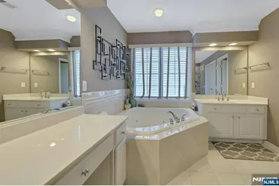 81 Lafayette Circle, Totowa, NJ 07512 - Photo 25