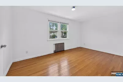 28 Livingston Place, Teaneck Township, NJ 07666 - Photo 9