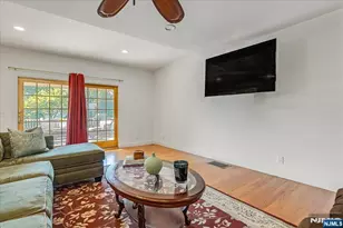 254 Hoppers Ln, Paramus, NJ 07652 - Photo 9